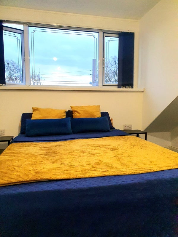 Room Brompton Road in Bradford