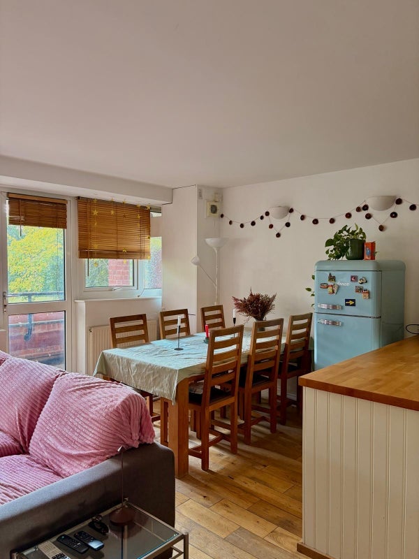 Room Shuttleworth Road in Greater London