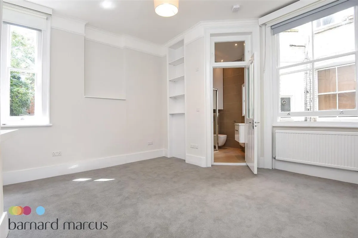 Flat Avonmore Place in Greater London
