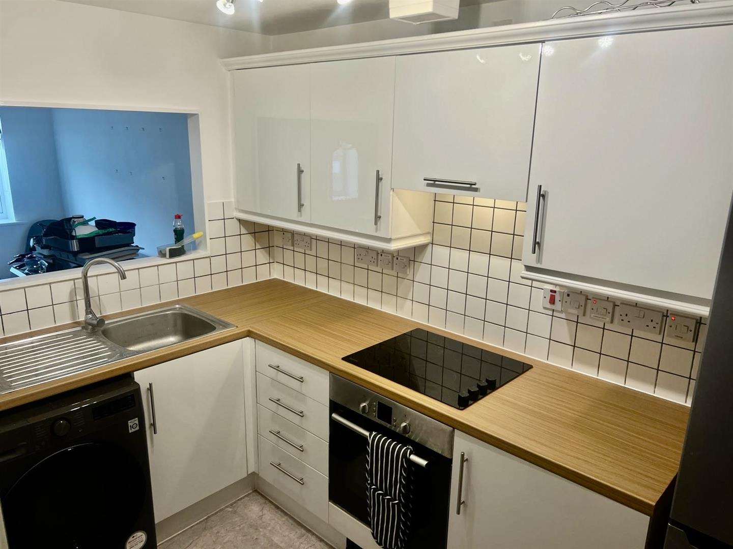 Flat Hampton Close in Woking
