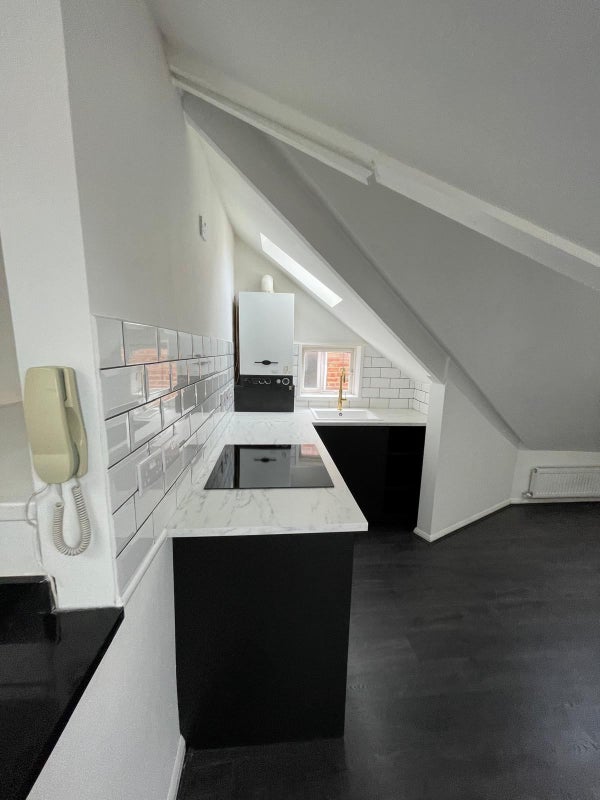 Room Ferme Park Road in Greater London