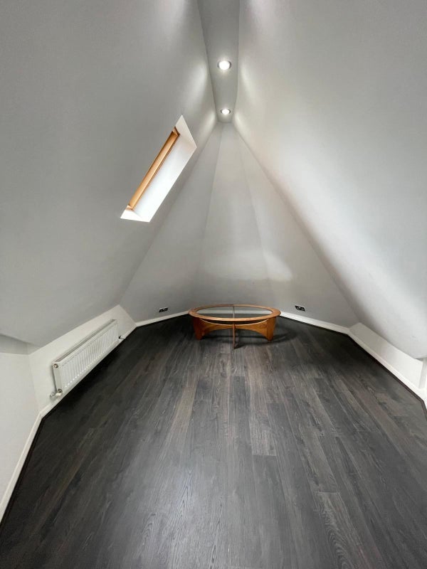 Room Ferme Park Road in Greater London