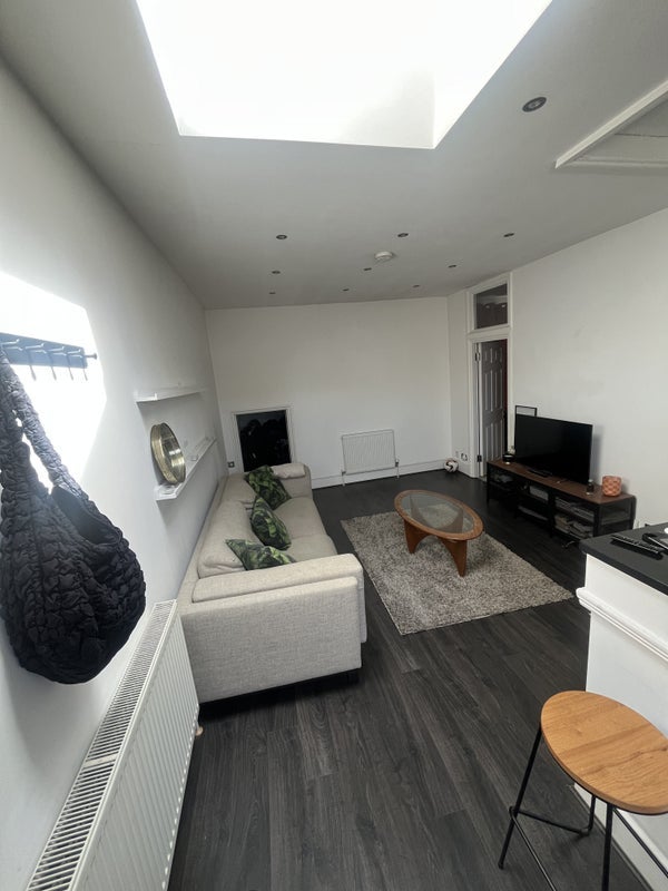 Room Ferme Park Road in Greater London
