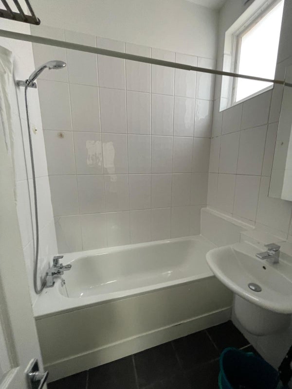 Room Ferme Park Road in Greater London