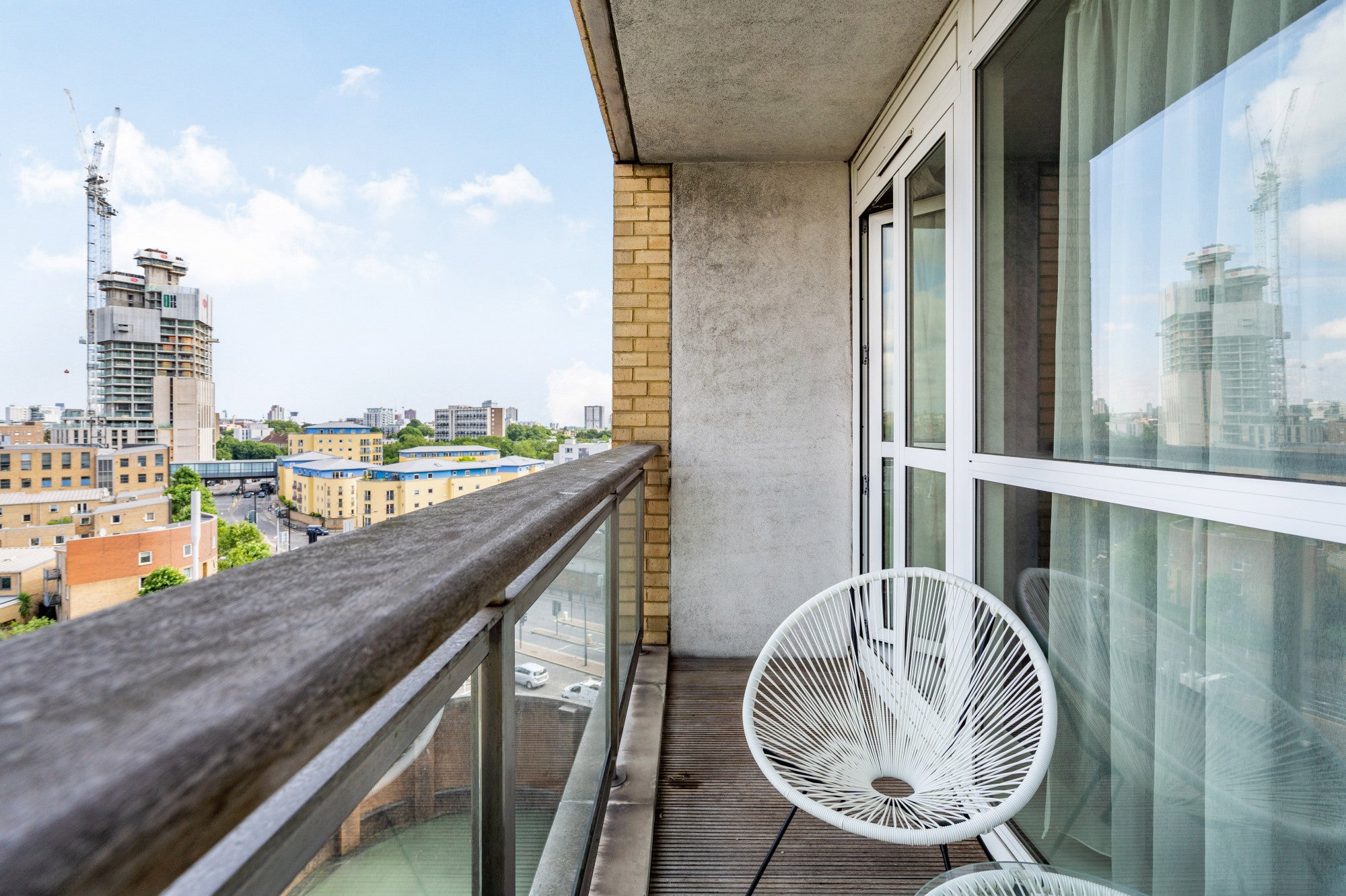 Flat Westferry Circus in Greater London