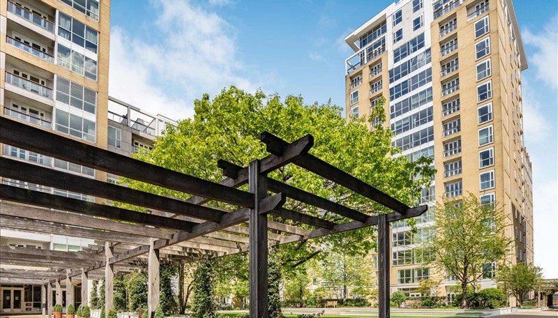 Flat Westferry Circus in Greater London