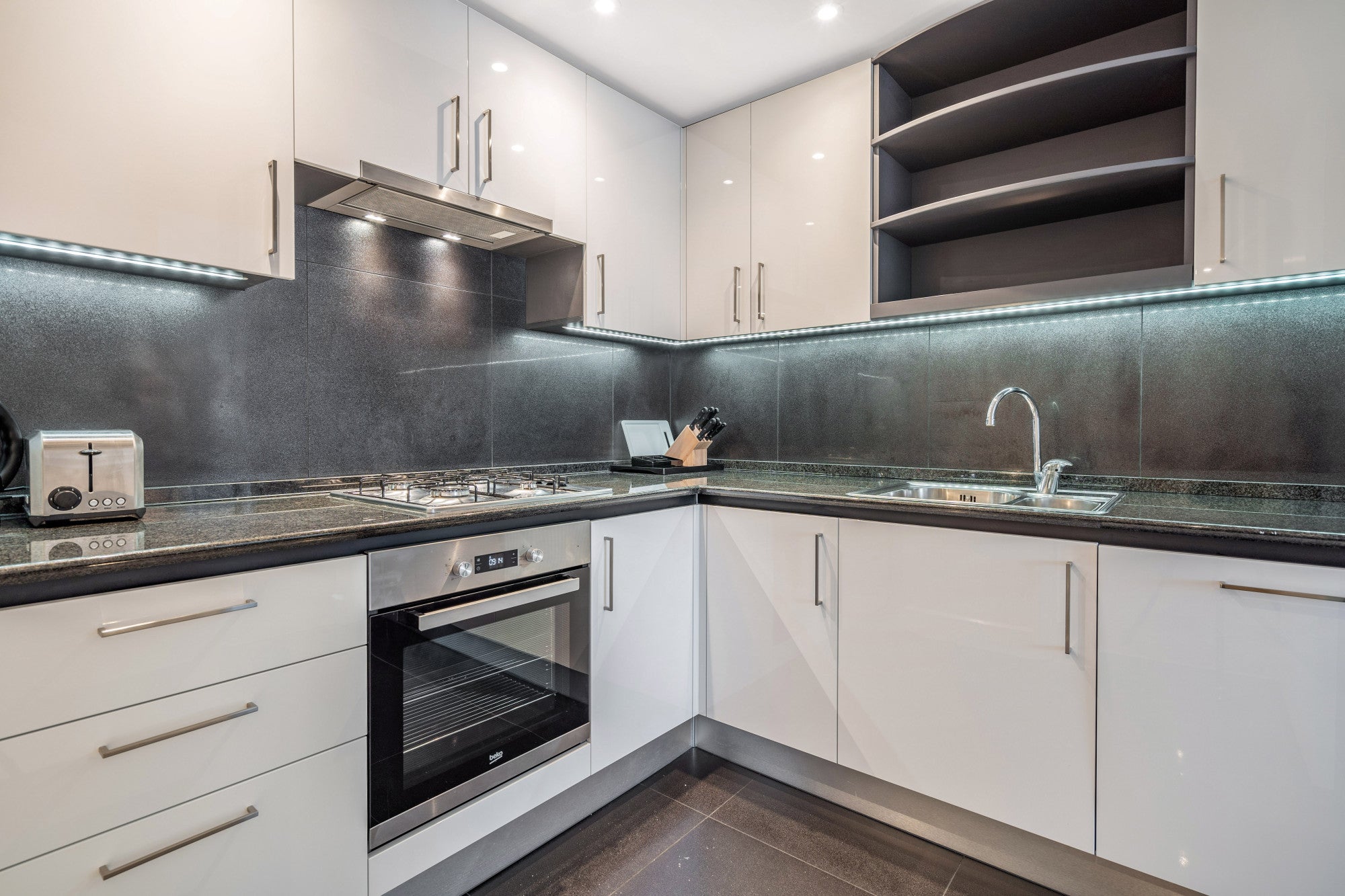 Flat Westferry Circus in Greater London