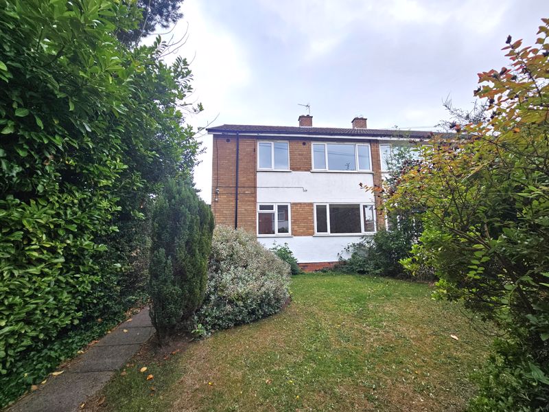 Flat Amberley Way in Walsall