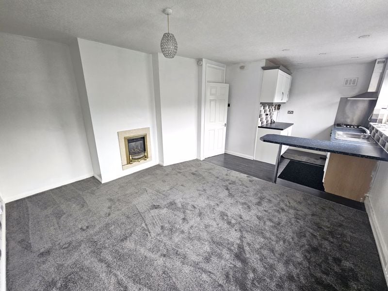 Flat Amberley Way in Walsall