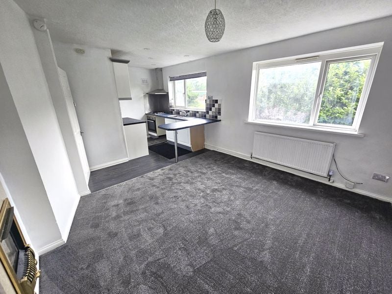 Flat Amberley Way in Walsall