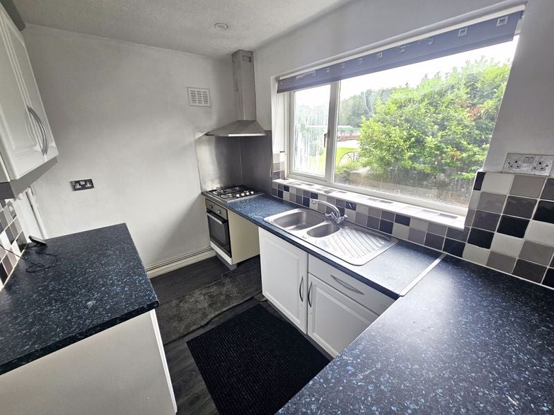 Flat Amberley Way in Walsall
