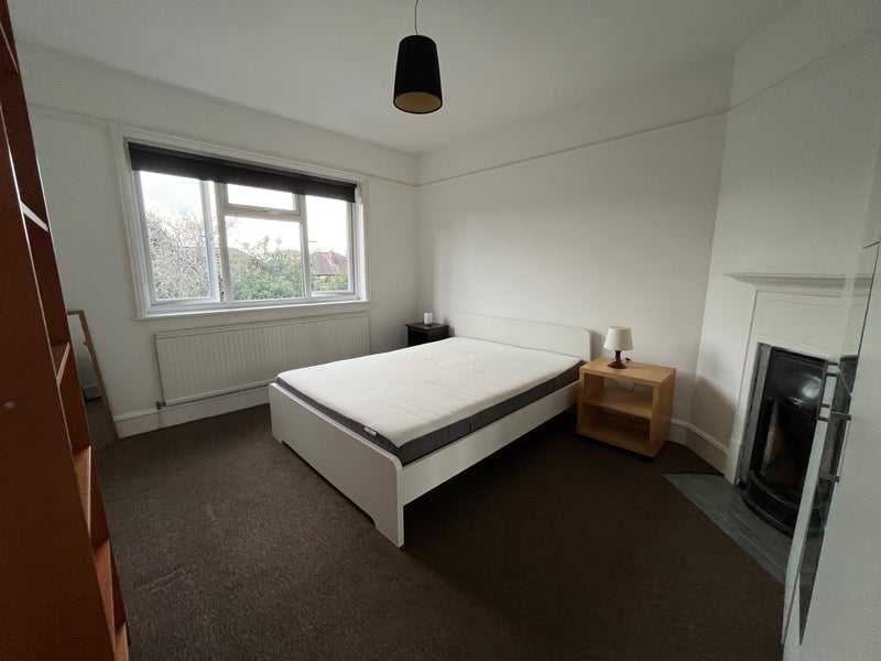 Room Eastbourne Avenue in Greater London