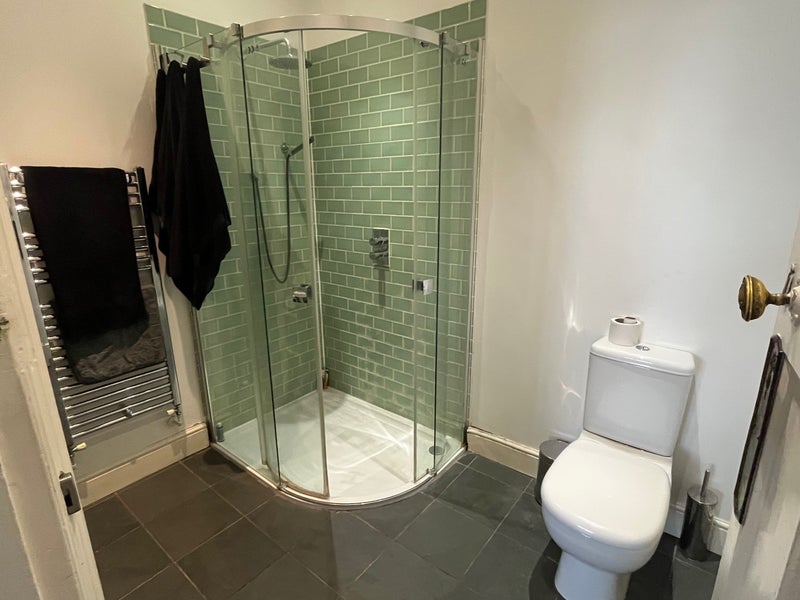 Room Eastbourne Avenue in Greater London