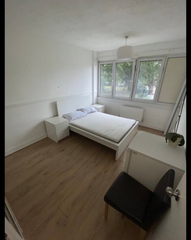 Room Sapphire Road in Greater London