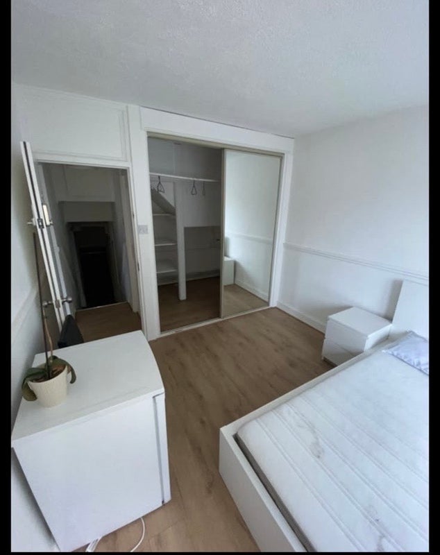 Room Sapphire Road in Greater London