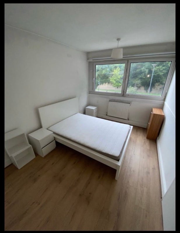 Room Sapphire Road in Greater London