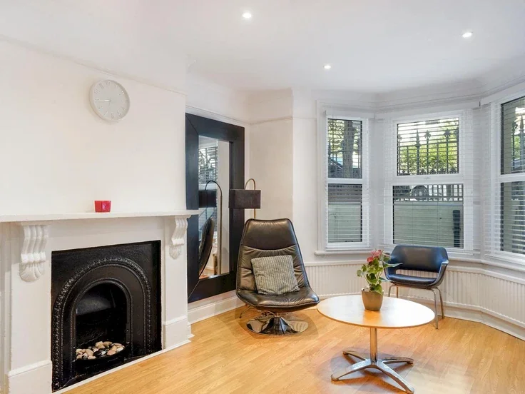 Flat Medley Road in Greater London