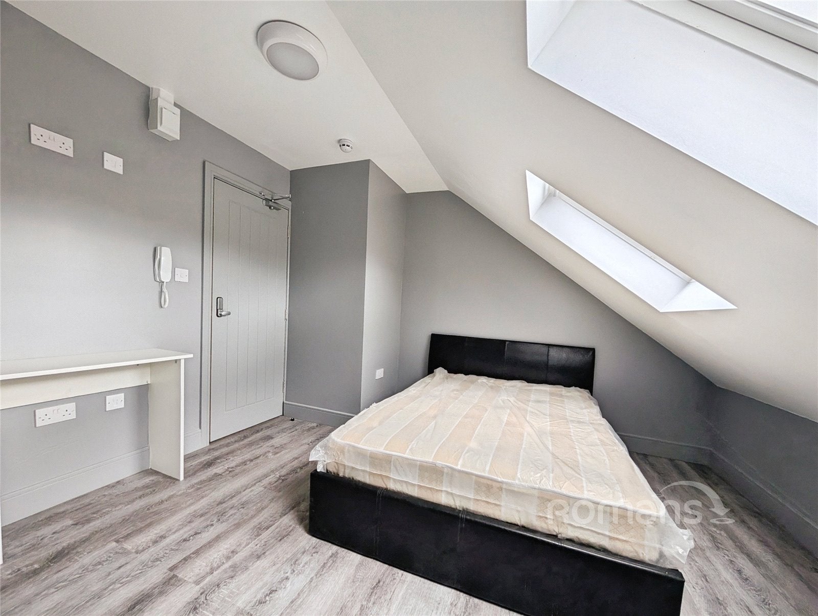 Room James Street in Reading