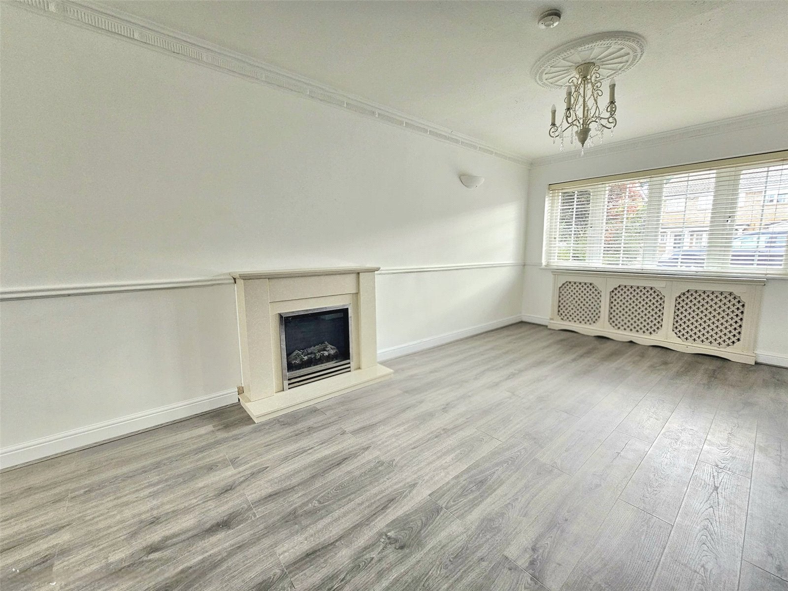 House Amberley Way in Greater London