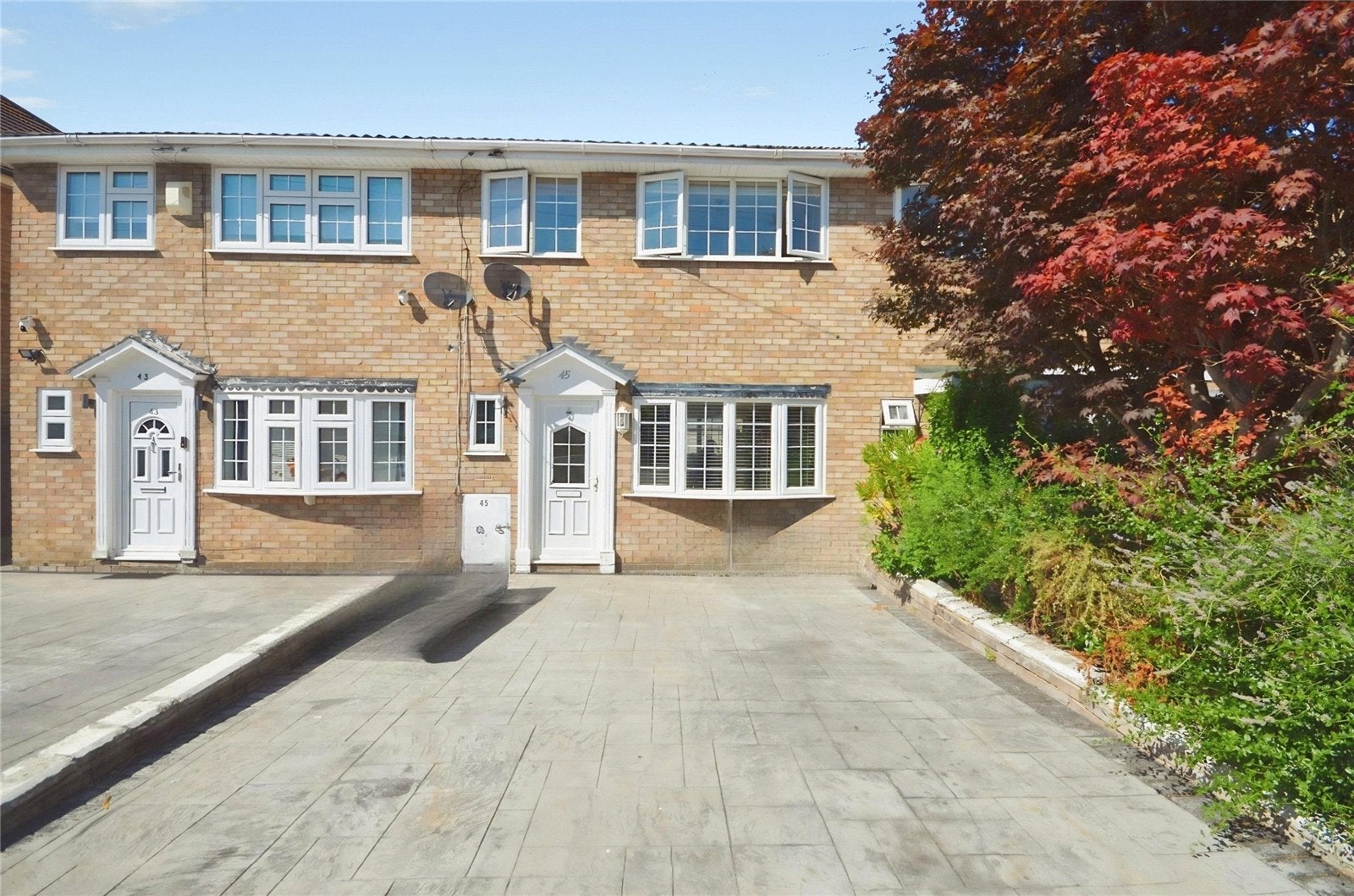House Amberley Way in Greater London