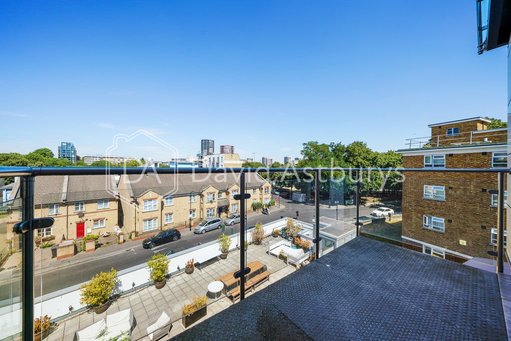Flat New North Road in Greater London