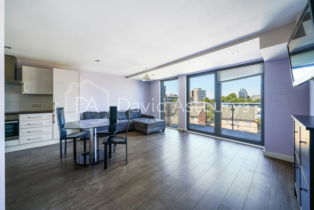 Flat New North Road in Greater London