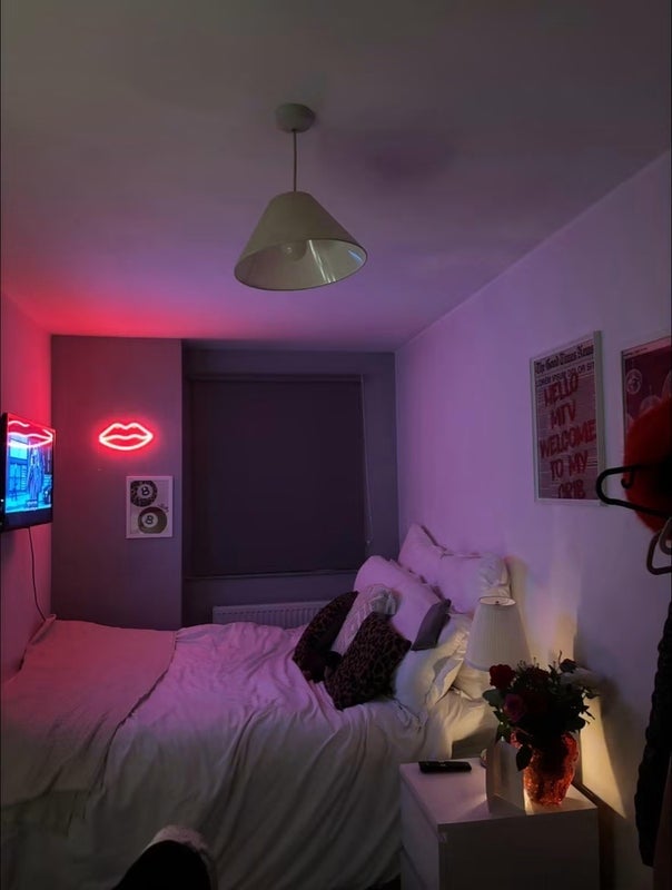 Room Cardigan Road in Leeds