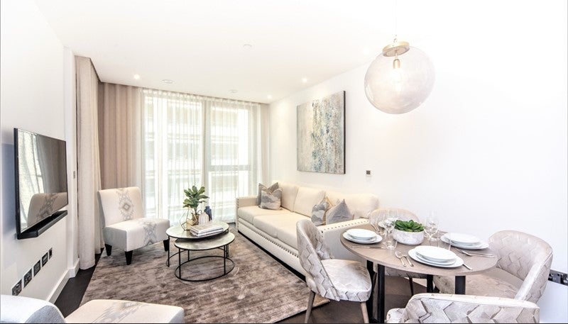 Flat Ponton Road in Greater London