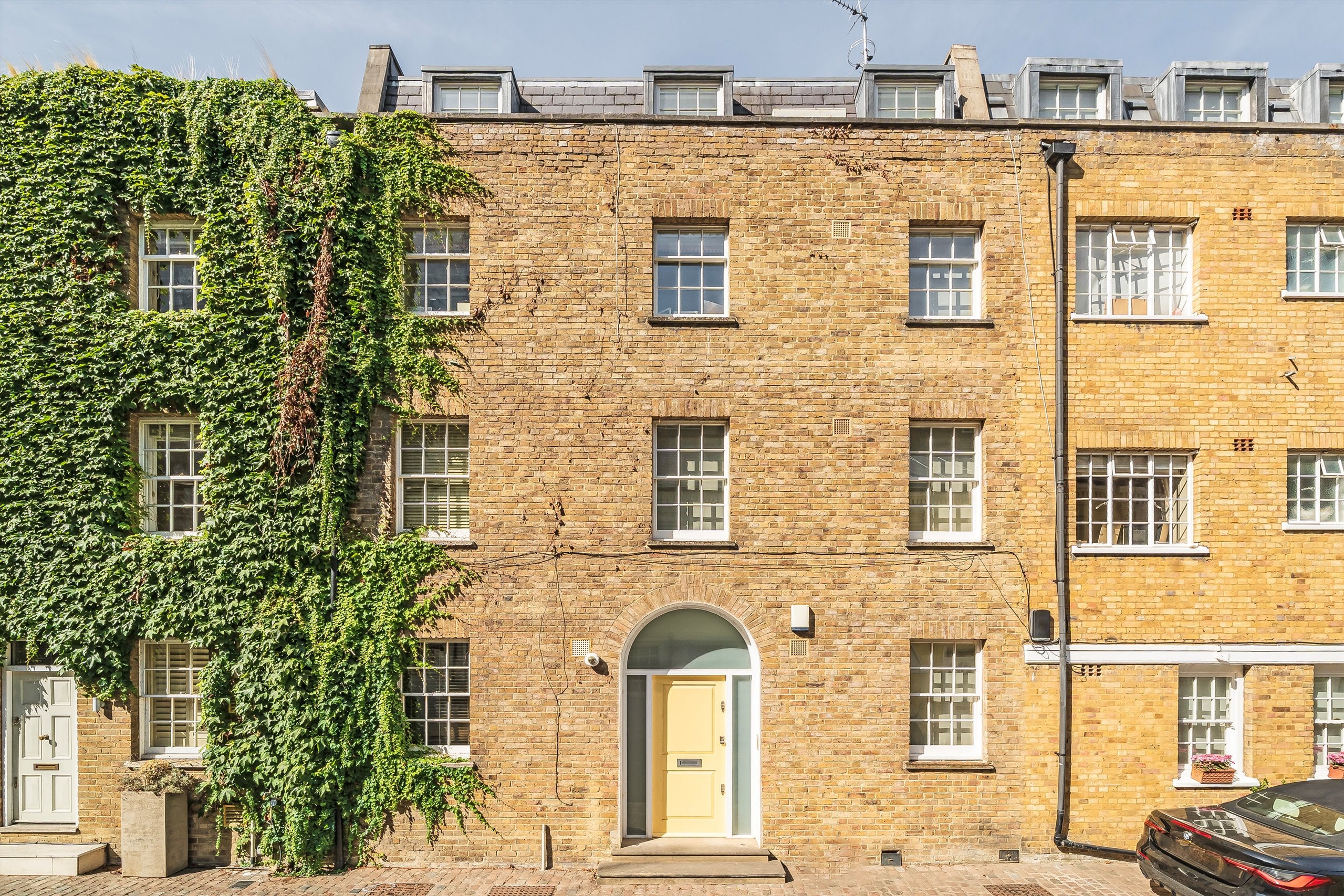 House Roland Way in Greater London