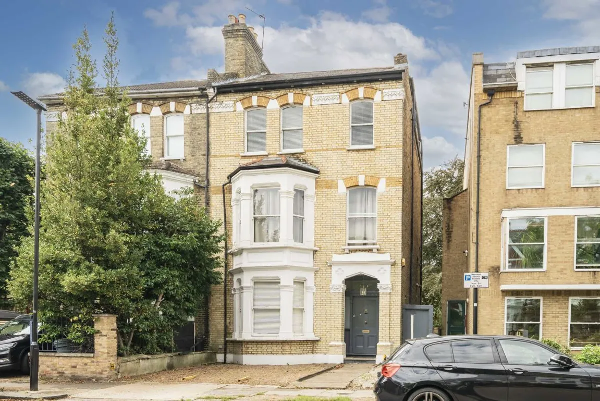 House Wellesley Road in Greater London