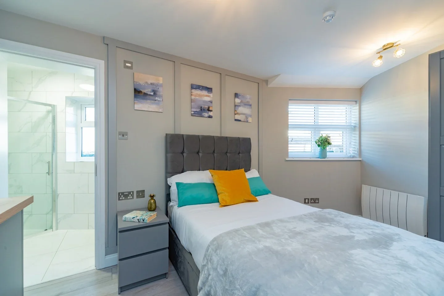 Flat Brockenhurst Avenue in Greater London