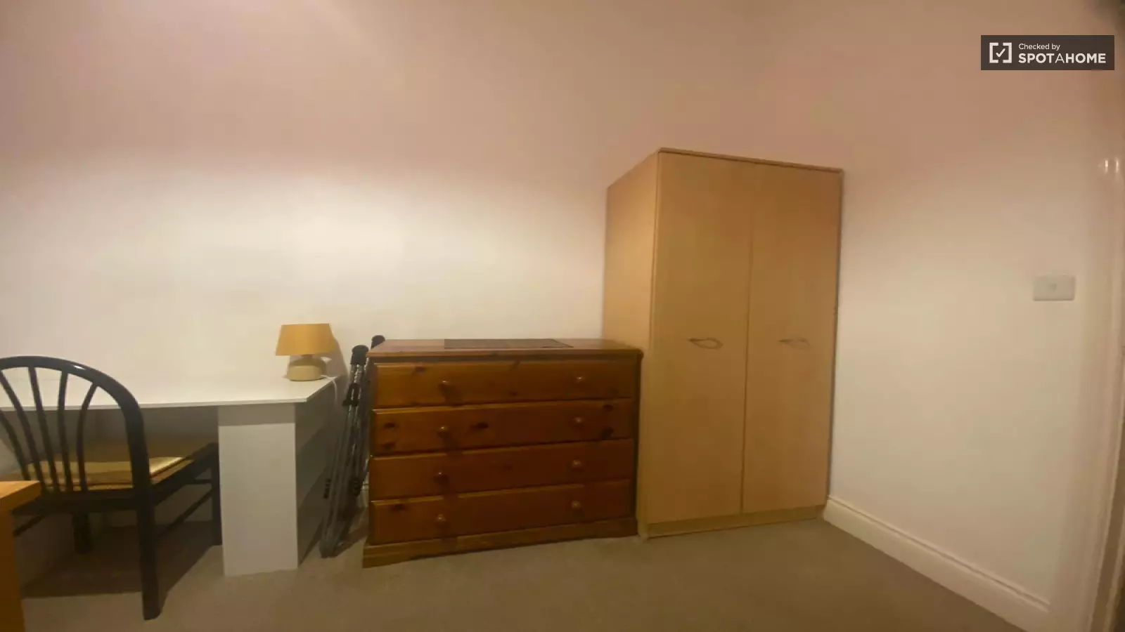 Flat Cooper Road in Greater London