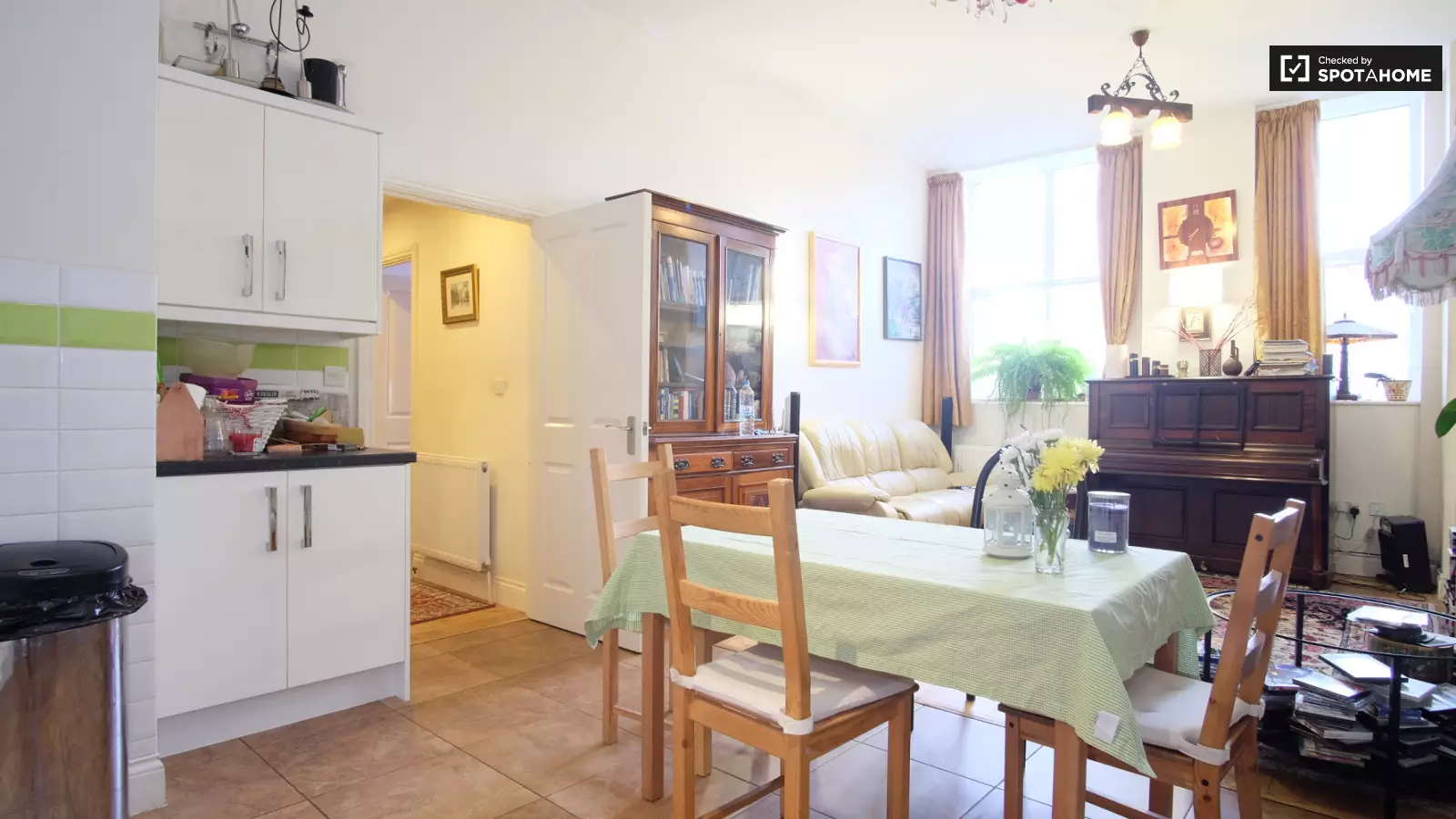Room Cooper Road in Greater London