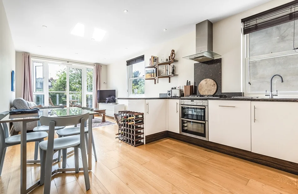 Flat Graham Road in Greater London