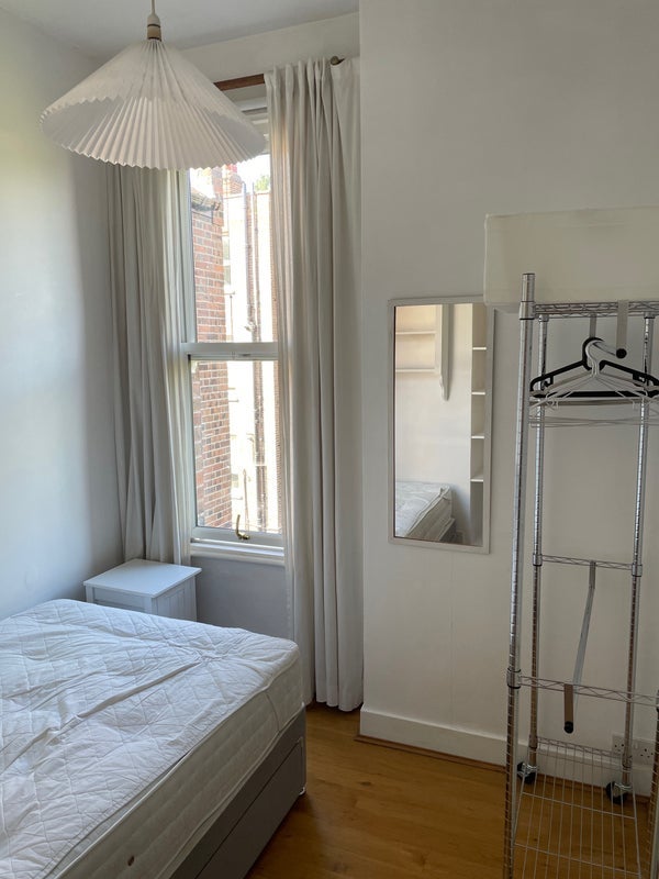 Room Bishop's Park Road in Greater London