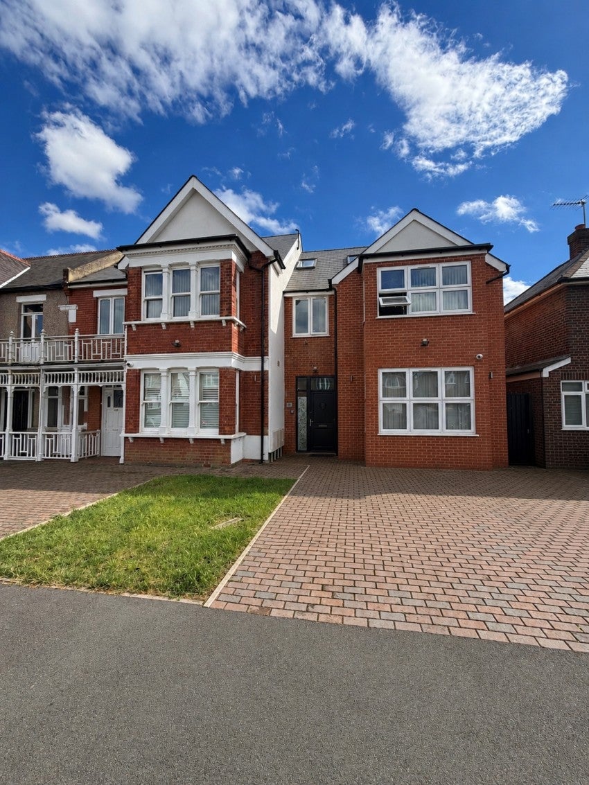 Flat Station Crescent in Borough of Spelthorne