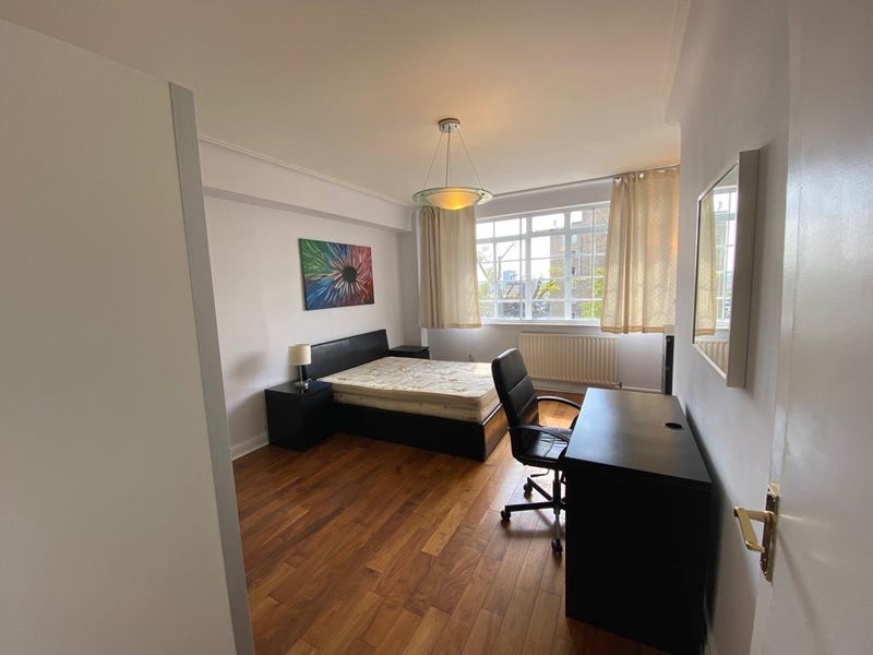 Room Primrose Hill Road in Greater London