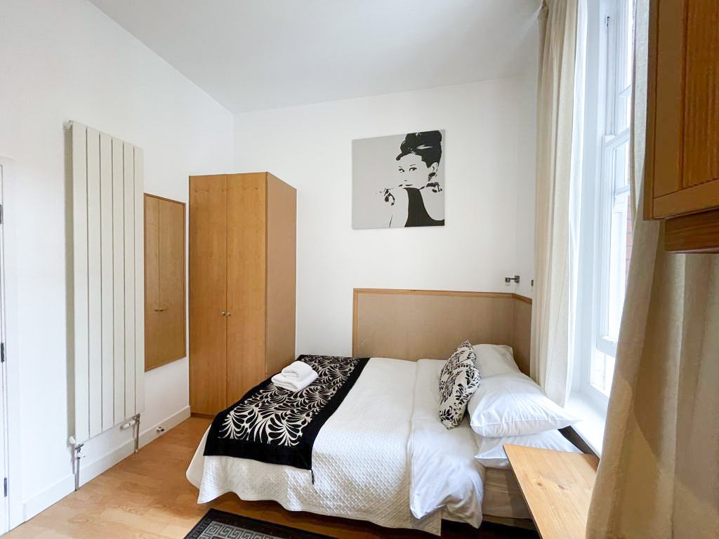 Flat Fulham Palace Road in Greater London
