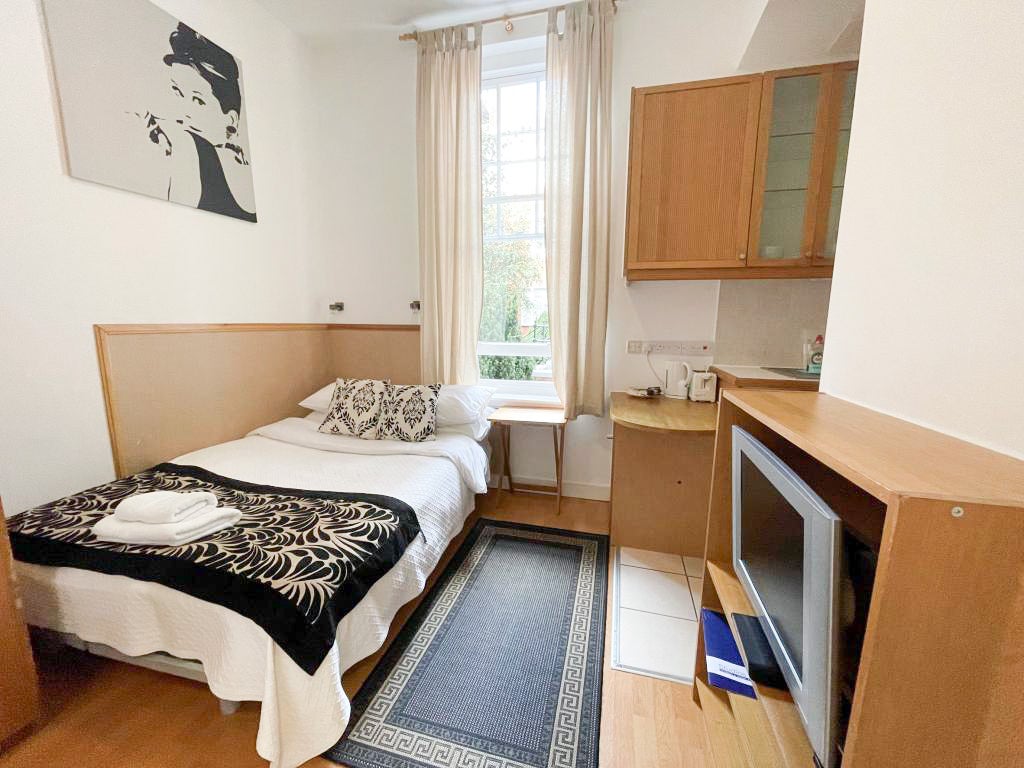 Flat Fulham Palace Road in Greater London