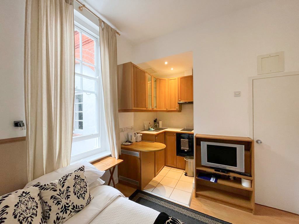 Flat Fulham Palace Road in Greater London