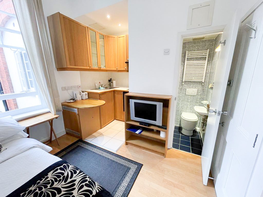 Flat Fulham Palace Road in Greater London
