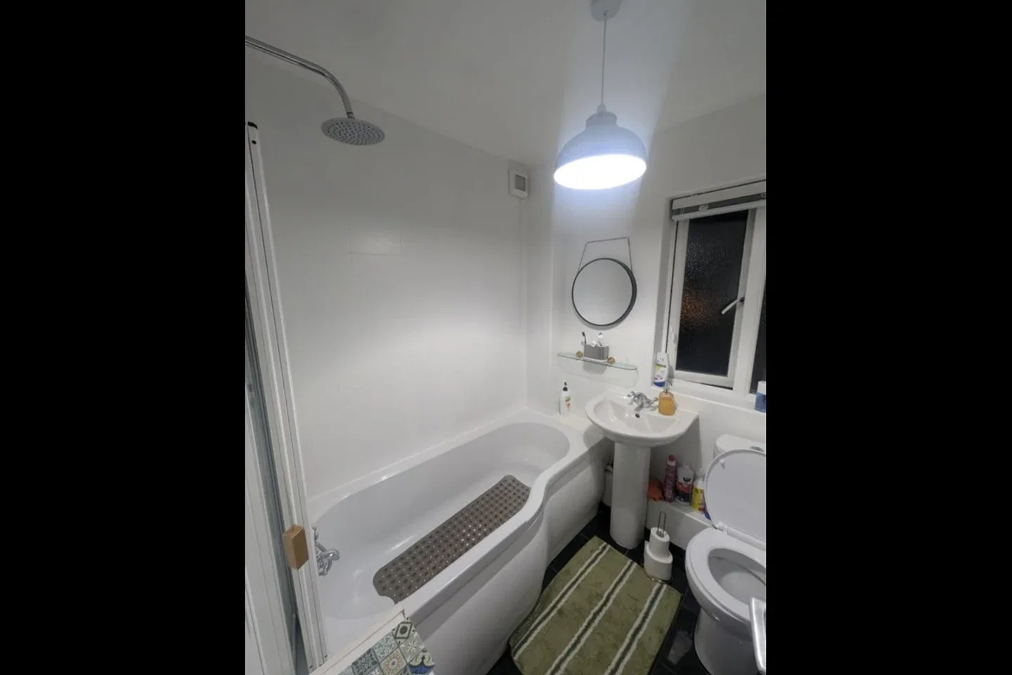 Room Mace Court in Tilbury