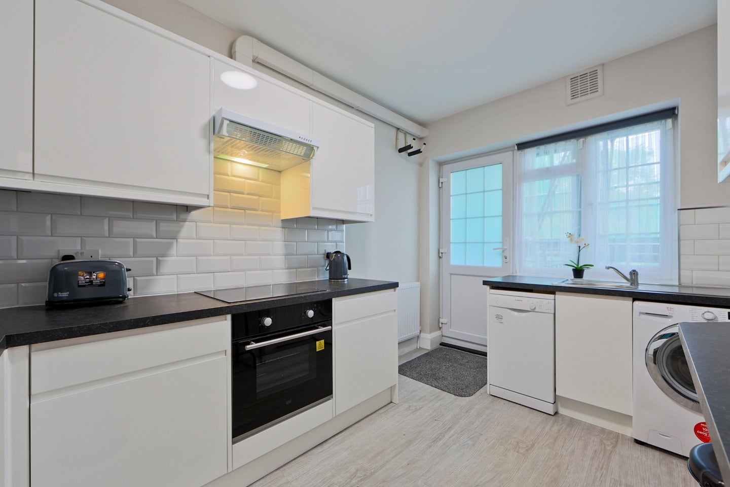 Room Watford Way in Greater London
