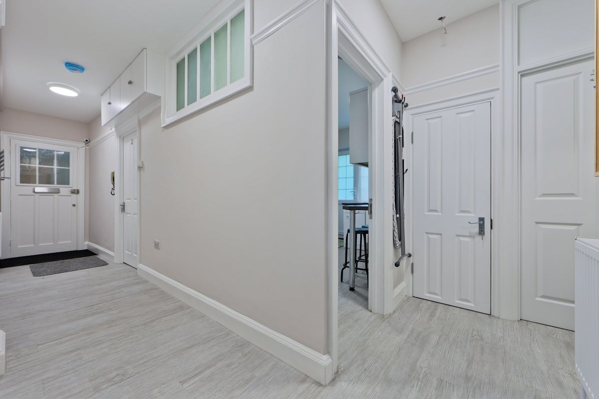 Room Watford Way in Greater London