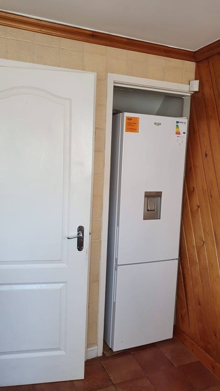 Room Lowfield Road in Kirklees