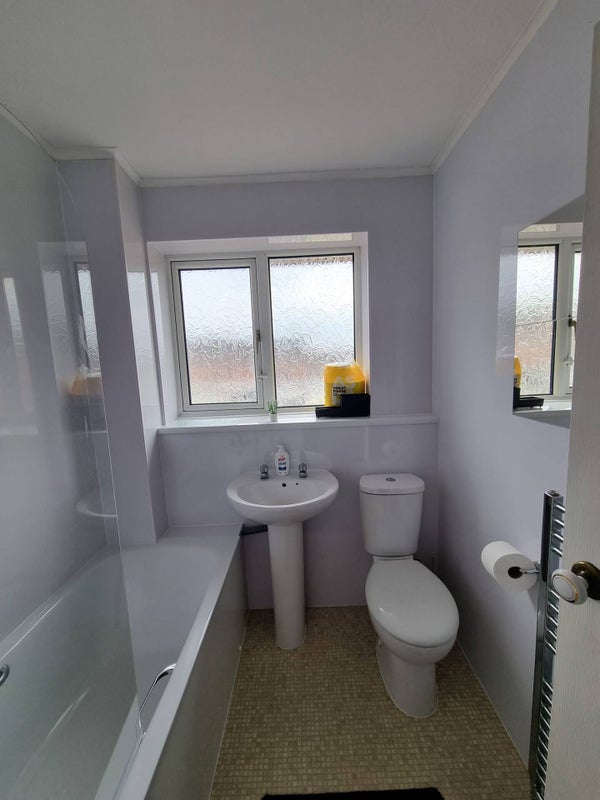 Room Lowfield Road in Kirklees
