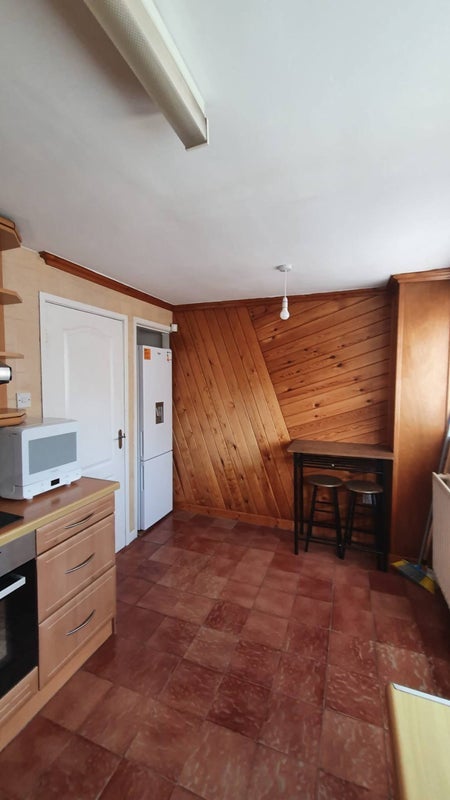 Room Lowfield Road in Kirklees