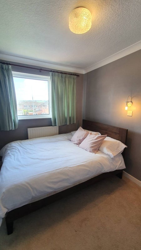 Room Lowfield Road in Kirklees