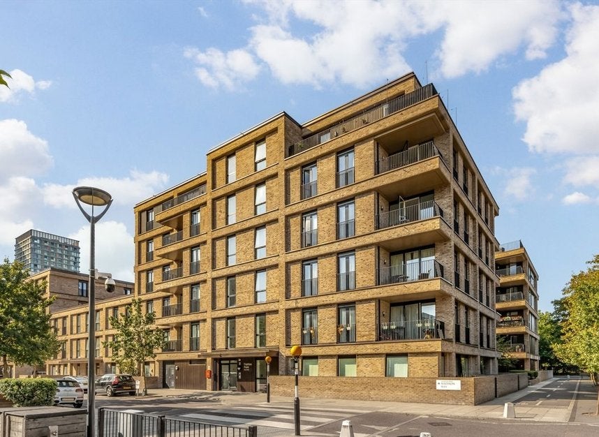Flat Madison Way in Greater London