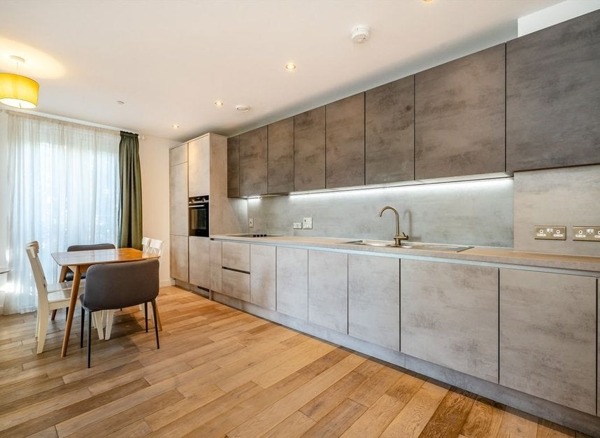 Flat Madison Way in Greater London